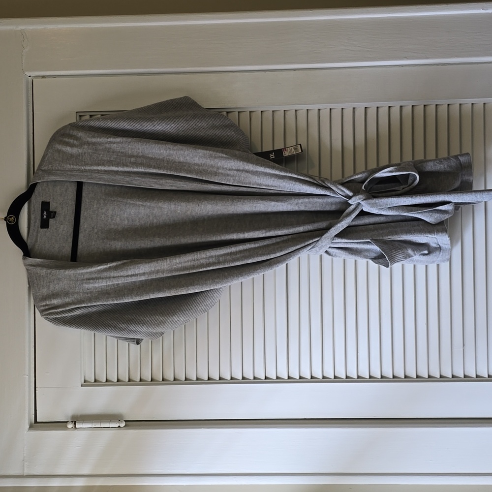 NWT - Mossimo Gray Short Sleeve Wrap/Cardigan with front Pockets  in 2XL